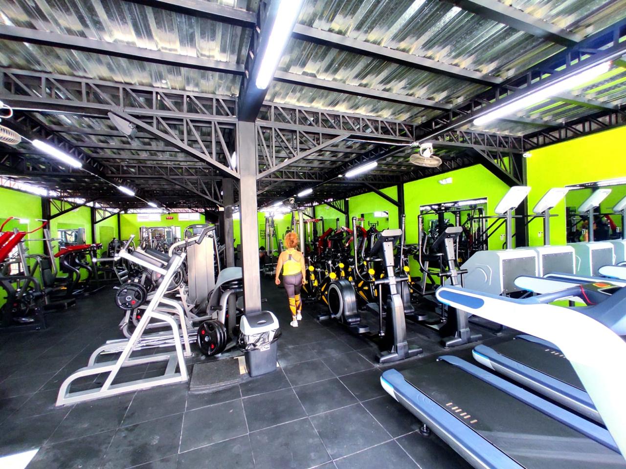 Zona Cardio con Maquinaria Life Fitness - Athletic Gym